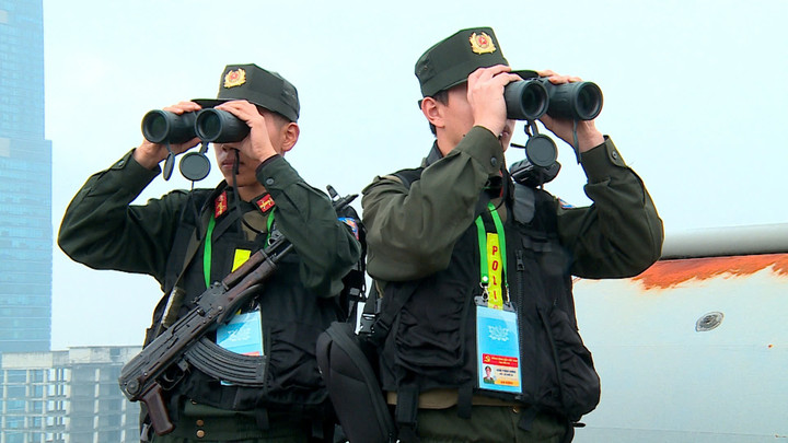 Cán bộ, chiến sĩ Cảnh sát cơ động tập trung cao độ, tiếp tục bám sát các mục tiêu. (Ảnh: Bộ Công an)