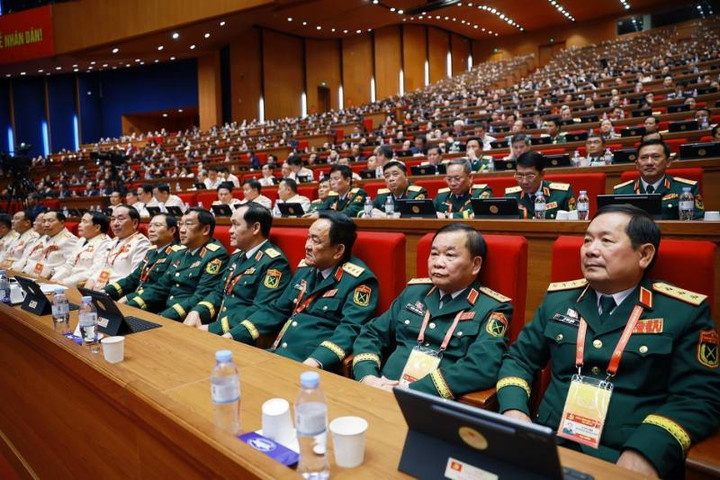 Đoàn đại biểu Đảng bộ Quân đội dự phiên thảo luận tại hội trường về các văn kiện Đại hội, chiều 21/1. (Ảnh: TTXVN)