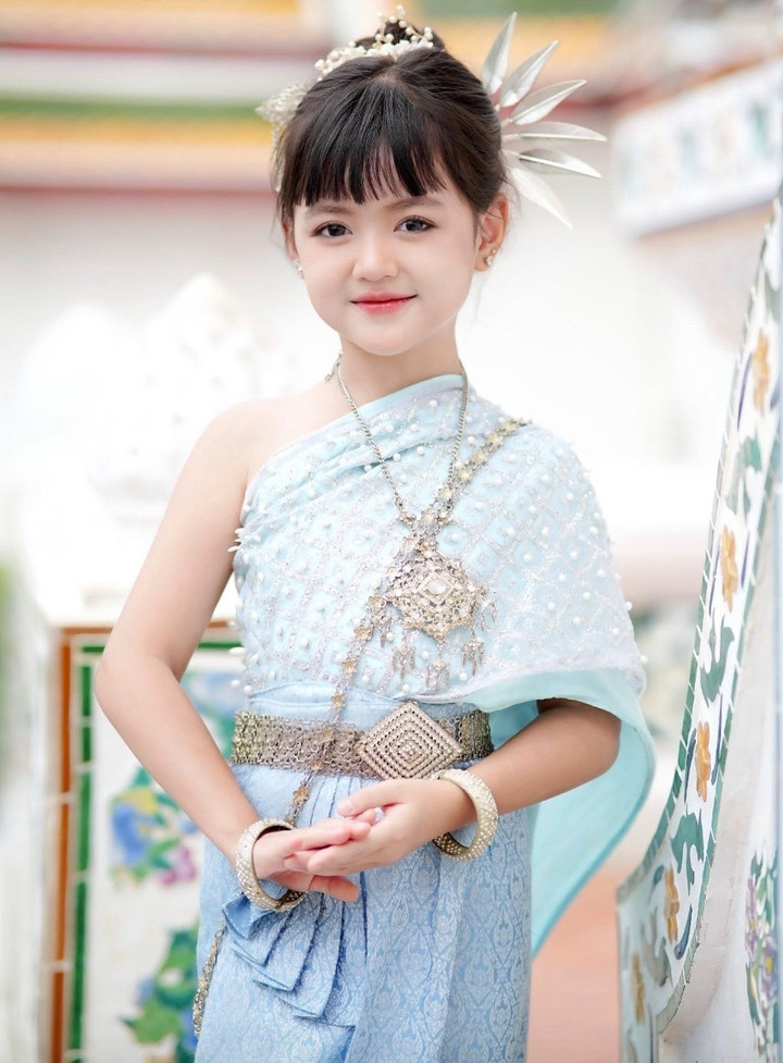 Cô bé không phải gương mặt mới với khán giả phim Việt giờ vàng khi từng tham gia nhiều dự án như "Cầu vồng ở phía chân trời", "Đừng làm mẹ cáu", "Anh có phải đàn ông không", "Thương ngày nắng về", "Đấu trí", "Hương vị tình thân", "Chúng ta của 8 năm sau"…