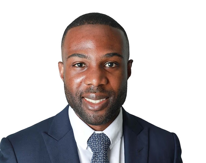 Bác sỹ da liễu Derrick Phillips.