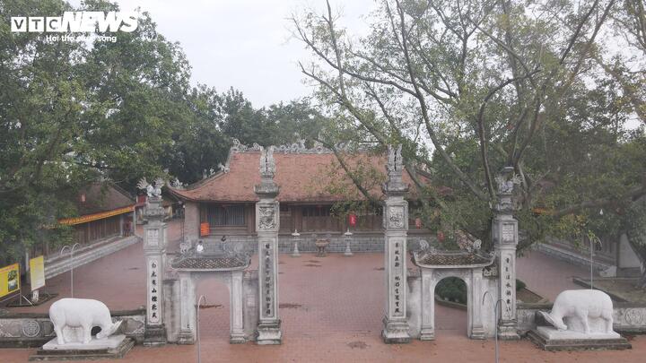 Theo “Đại Nam nhất thống chí”, đền Quát được xây dựng từ thời Trần. Đến thời Nguyễn, đền Quát trải qua 4 lần trùng tu, tôn tạo, mở rộng với 7 gian tiền tế, 3 gian hậu cung. Từ năm 1973 đến nay, đền được xây dựng lại 5 gian tiền tế, 3 gian trung từ, 3 gian hậu cung. Năm 2008, đền Quát được trùng tu toàn diện, đến nay khuôn viên di tích rộng 4 ha.