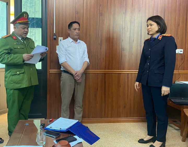 Cơ quan CSĐT tống đạt các quyết định tố tụng đối với bị can.