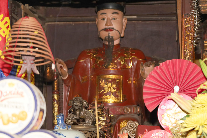 Tượng thờ Đệ nhất Đô soái thuỷ quân Yết Kiêu - danh tướng thuỷ quân thời Trần với tài thuỷ chiến "độc nhất vô nhị".