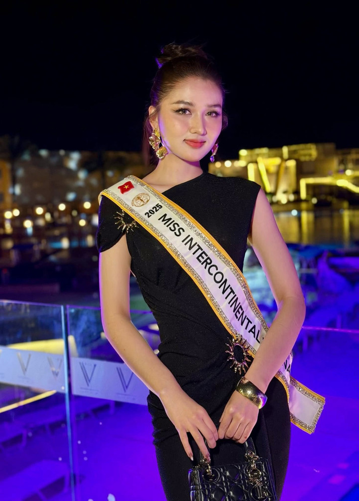 Nguyễn Thị Thu Ngân sinh năm 2003, sở hữu chiều cao 1m72 cùng vẻ đẹp gợi cảm, hiện đại. Năm 2025, cô chinh phục ngôi vị Á hậu 1 Miss Grand Vietnam.