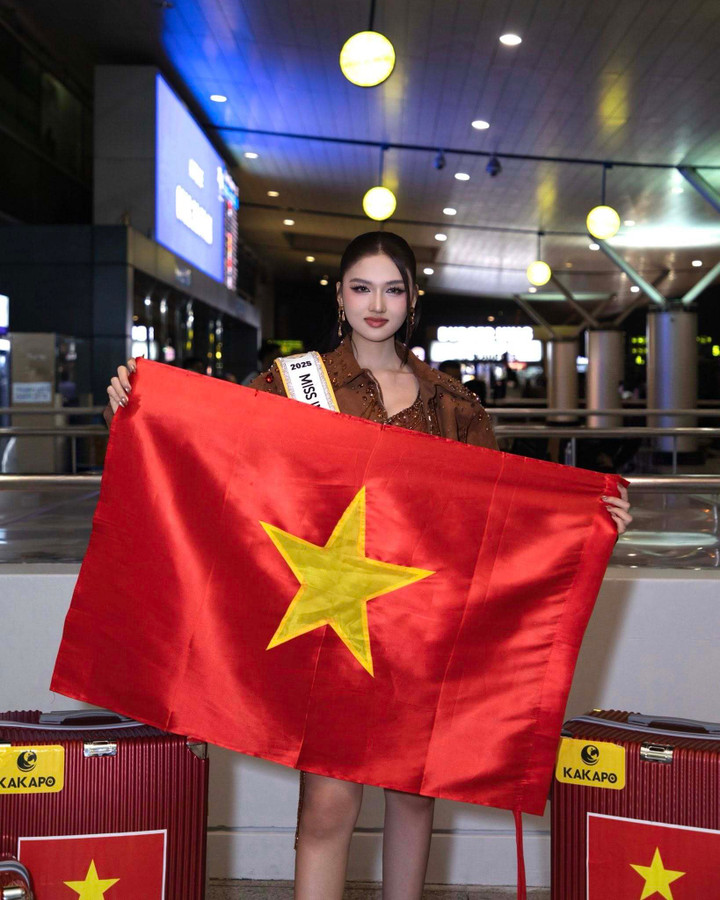 Á hậu Nguyễn Thị Thu Ngân là người đẹp đại diện Việt Nam tham dự Miss Intercontinental (Hoa hậu Liên lục địa) lần thứ 53 đang diễn ra tại Sahl Hasheesh, Ai Cập.