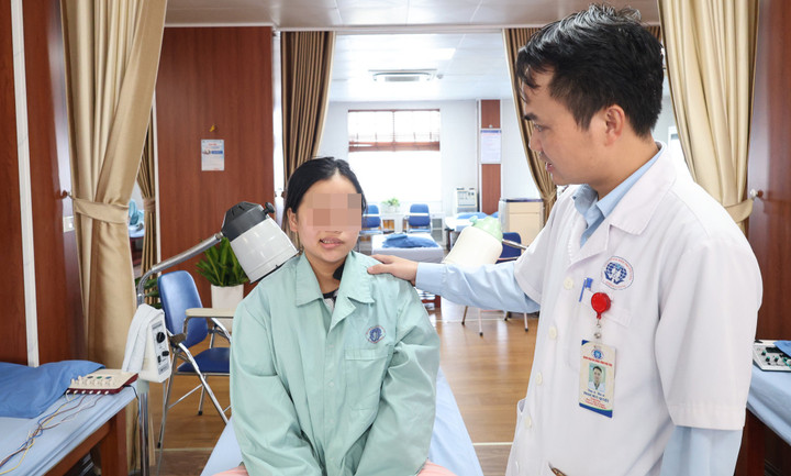 Nhiều bệnh nhân trẻ tuổi đột ngột bị liệt mặt, méo miệng sau một đêm ngủ dậy (Ảnh: BV tỉnh Phú Thọ).