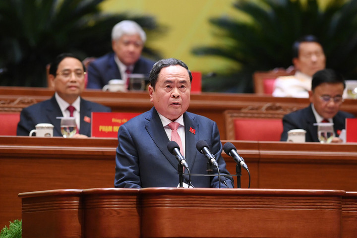 Ông Trần Thanh Mẫn thay mặt Đoàn Chủ tịch báo cáo kết quả bầu Bộ Chính trị, Tổng Bí thư, Ban Bí thư, Ủy ban Kiểm tra Trung ương, Chủ nhiệm Ủy ban Kiểm tra Trung ương khóa XIV.