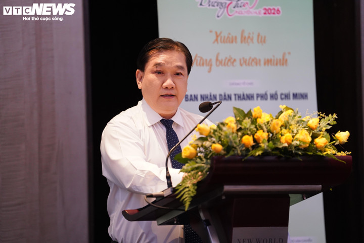 Theo ông Trương Đức Hùng, Tổng Giám đốc Saigontourist Group, linh vật năm Bính Ngọ sẽ được xây dựng với tạo hình sống động, khỏe khoắn, thể hiện tinh thần mạnh mẽ, bền bỉ và vững tin tiến bước của TP.HCM trong giai đoạn phát triển mới. Đặc biệt hơn, đường hoa Nguyễn Huệ Tết Bính Ngọ sẽ đồng thời được tổ chức ở 3 địa điểm của TP.HCM sau hợp nhất, gồm phố đi bộ Nguyễn Huệ (phường Sài Gòn), phường Thủ Dầu Một và phường Vũng Tàu, thể hiện tinh thần đoàn kết, hội tụ và phát triển mạnh mẽ của TP.HCM. Trong đó, đường hoa Nguyễn Huệ giữ vai trò trung tâm, là điểm nhấn chính của toàn bộ chuỗi hoạt động.