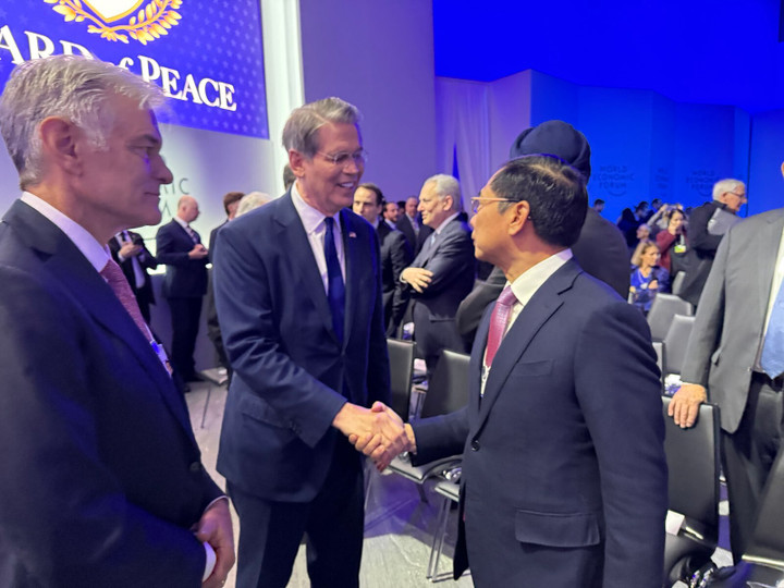 Phó Thủ tướng Bùi Thanh Sơn gặp Bộ trưởng Tài chính Mỹ Scott Bessent. (Ảnh: Bộ Ngoại giao Việt Nam)