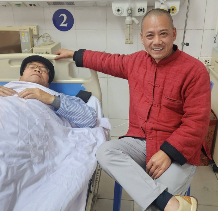 Đạo diễn Trần Bình Trọng cho biết sức khỏe của NSND Trần Nhượng dần ổn.