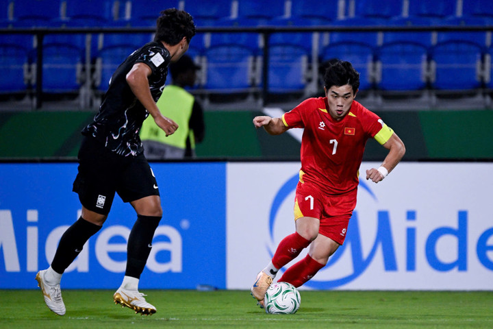 Trong cùng 1 trận đấu, Nguyễn Đình Bắc kiến tạo, ghi bàn, suýt khiến đội nhà chịu phạt đền, rồi bị đuổi khỏi sân vì thẻ đỏ.