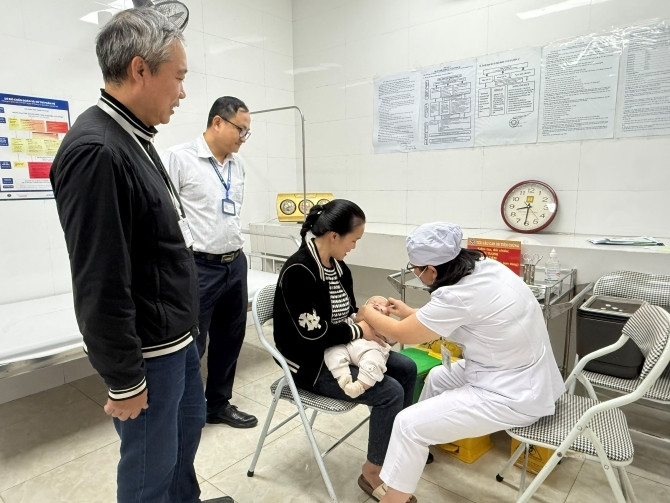 Hai loại vaccine ‘tiền triệu’ sẽ được tiêm miễn phí cho trẻ trong năm 2026 (Ảnh: CDC Hà Nội)