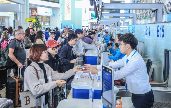 Trong giai đoạn trước Tết, đặc biệt từ 23 đến 28 tháng Chạp, nhu cầu đi lại tập trung mạnh ở các đường bay từ TP.HCM đi các tỉnh miền Trung và miền Bắc. (Ảnh: Cục Hàng không).