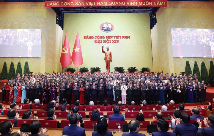 Ban Chấp hành Trung ương Đảng Cộng sản Việt Nam khóa XIV ra mắt Đại hội. (Ảnh: TTXVN)