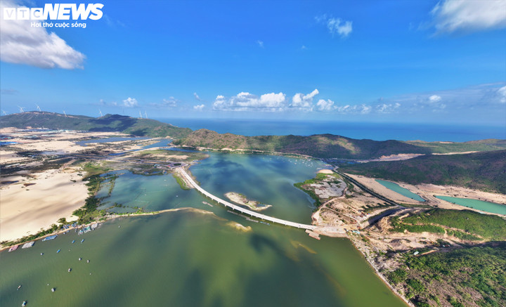 Sự hiện diện của cầu vượt biển Hải Giang sẽ góp phần hoàn thiện hạ tầng du lịch của Gia Lai nói chung và phố biển Quy Nhơn nói riêng; đồng thời mở rộng không gian phát triển về phía Đông tỉnh, tạo trục kết nối trực tiếp giữa trung tâm phố biển và các bán đảo.