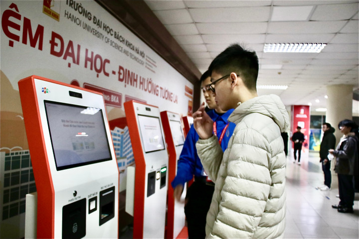 Khu vực check-in tự động tại “đại bản doanh” TSA giúp mỗi thí sinh hoàn tất thủ tục trong khoảng 10 giây.