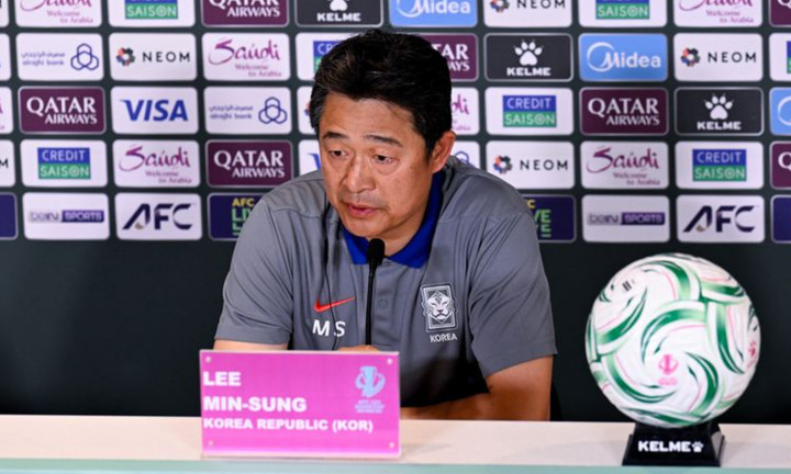 Huấn luyện viên Lee Min-sung