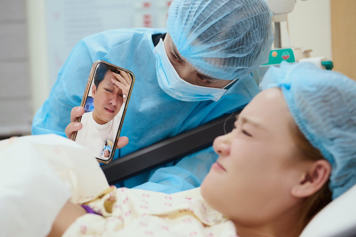 Nhã Phương một mình "vượt cạn", không có ông xã ở bên.