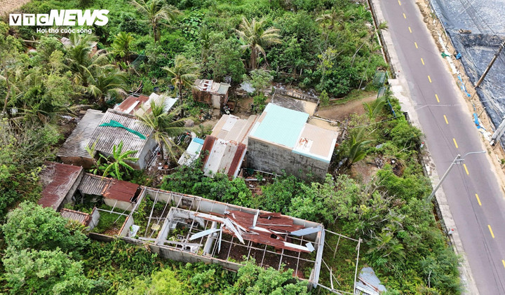 Tháng 6/2024 Dự án Khu vui chơi giải trí Đầm Thị Nại bị thu hồi, những hộ dân tại đây mừng rỡ những tưởng thoát được sự thấp thỏm dự án "treo" trên đầu nhưng quy hoạch vẫn nằm đó, người dân vẫn không thể có cuộc sống ổn định.