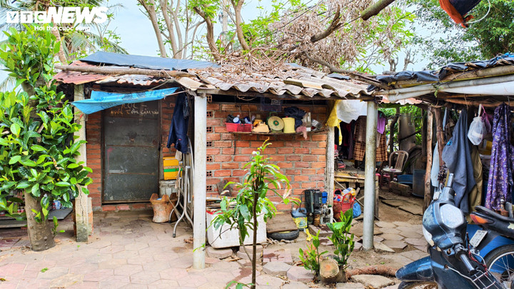 Ông Nguyễn Trí (72 tuổi, người dân thôn Hội Tân) cho biết, kể từ khi dự án bị thu hồi, chính quyền địa phương vẫn chưa có một thông báo rõ ràng về việc: Bao giờ thì quy hoạch được xóa bỏ? Liệu có dự án mới nào thay thế hay không? Và tình trạng người dân Hội Tân phải sống cảnh treo đến bao giờ?