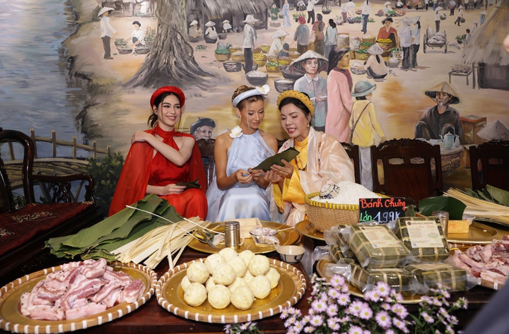 Top 2 Miss Cosmo 2025 tập gói bánh chưng, lần đầu trải nghiệm không khí đón Tết - 3