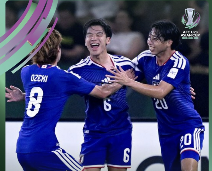 U23 Nhật Bản ăn mừng bàn thắng.