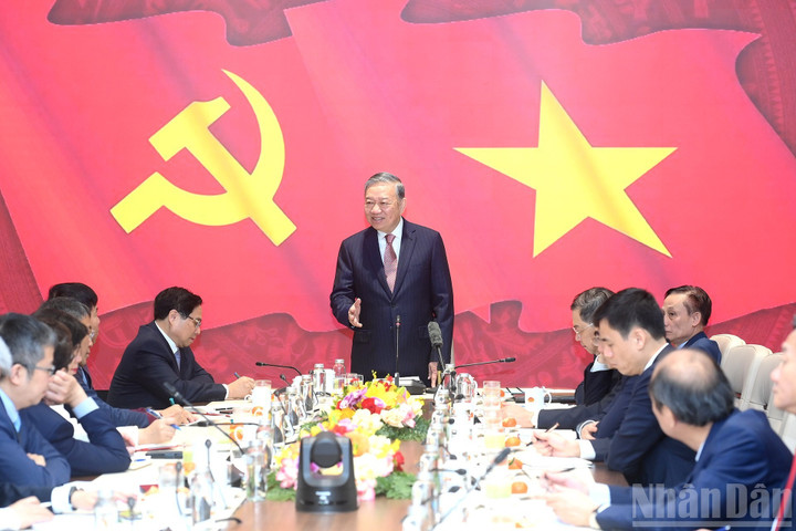 Tổng Bí thư Tô Lâm phát biểu tại cuộc làm việc với các Đại sứ, Trưởng cơ quan đại diện Việt Nam tại nước ngoài tham dự Đại hội XIV của Đảng.