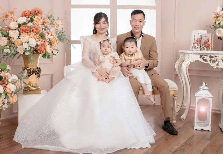 Anh Hải, chị Trang và hai con Duy Hưng, Thùy Linh.