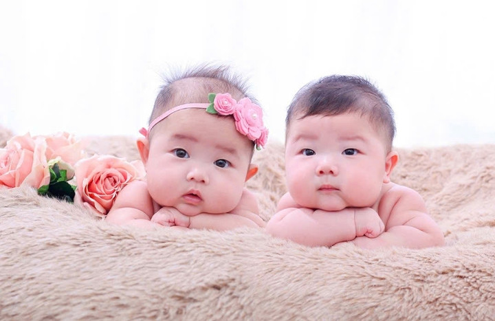 Hai thiên thần nhỏ Lê Duy Hưng và Lê Thùy Linh.