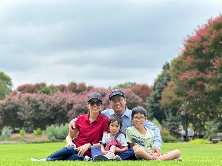 Gia đình nhỏ, điểm tựa tinh thần vững chắc giúp anh yên tâm công tác và theo đuổi đam mê nơi xứ người.