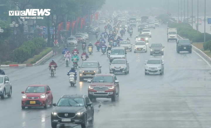 Ngày 27/1, Hà Nội xuất hiện mưa nhỏ, mưa phùn và sương mù lúc sáng sớm. (Ảnh minh hoạ: Ngô Nhung)