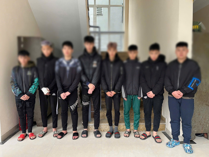 Nhóm thanh, thiếu niên sàm sỡ, gây rối tại cơ quan công an.