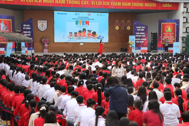 Trải qua hai mùa giải, cuộc thi “Cùng em sáng tạo STEM” trở thành sân chơi thường niên bổ ích dành cho các em học sinh thỏa sức vận dụng và sáng tạo cùng kiến thức STEM.