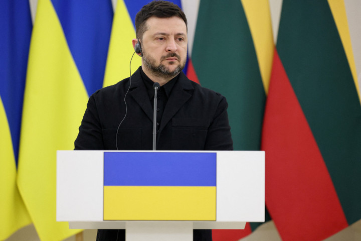 Tổng thống Ukraine Volodymyr Zelensky dự họp báo tại Phủ Tổng thống ở Vilnius, Lithuania, ngày 25/1/2026. (Ảnh: Reuters/Kuba Stezycki)