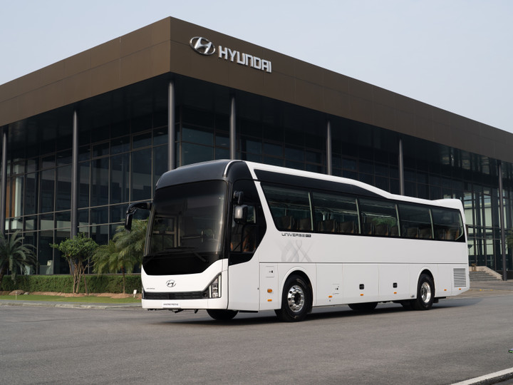 Ra mắt xe Hyundai Universe Prestige 47 chỗ.