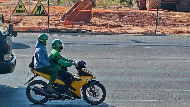 Hai nghi phạm cướp ngân hàng.