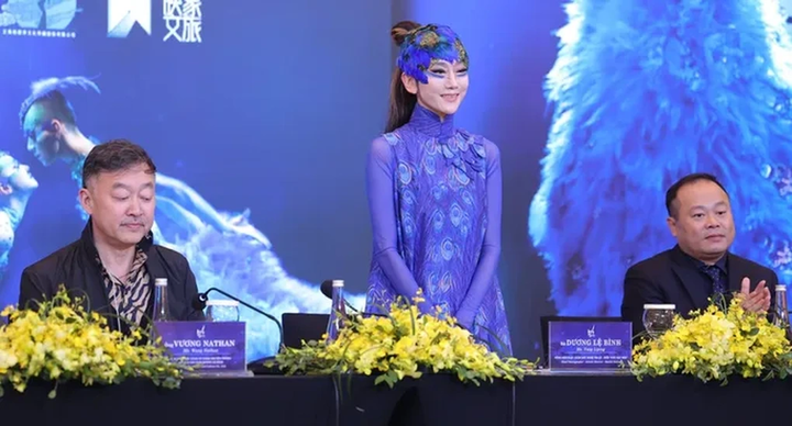 'Chim công làng múa' Dương Lệ Bình mang ‘Khổng tước’ đến Việt Nam - 2