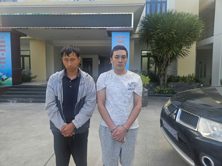 Hai đối tượng bị bắt giữ. (Ảnh: C.A)