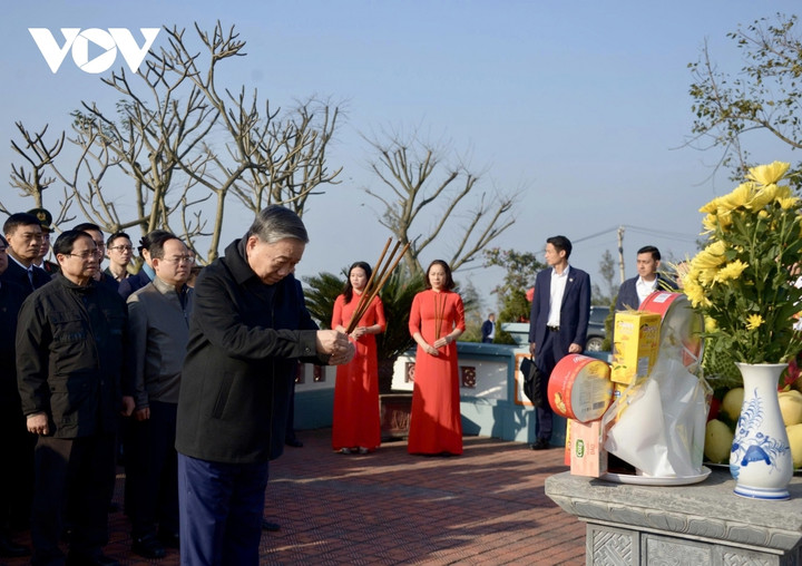 Tổng Bí thư Tô Lâm cùng Đoàn công tác Trung ương tới dâng hương, dâng hoa tưởng nhớ Chủ tịch Hồ Chí Minh tại khu Di tích lịch sử quốc gia nơi Bác Hồ về thăm mỏ Đèo Nai.