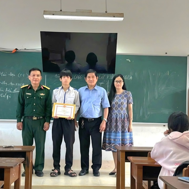 Nam sinh Nguyễn Thành Khang được tuyên dương