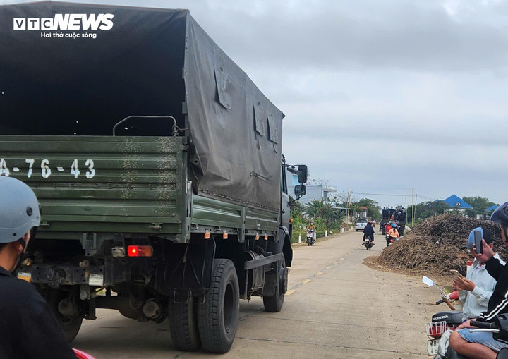 Lực lượng chức năng phong tỏa hiện trường.