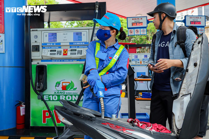 Giá xăng dầu ngay mai dự báo quay đầu tăng. (Ảnh Minh Đức).