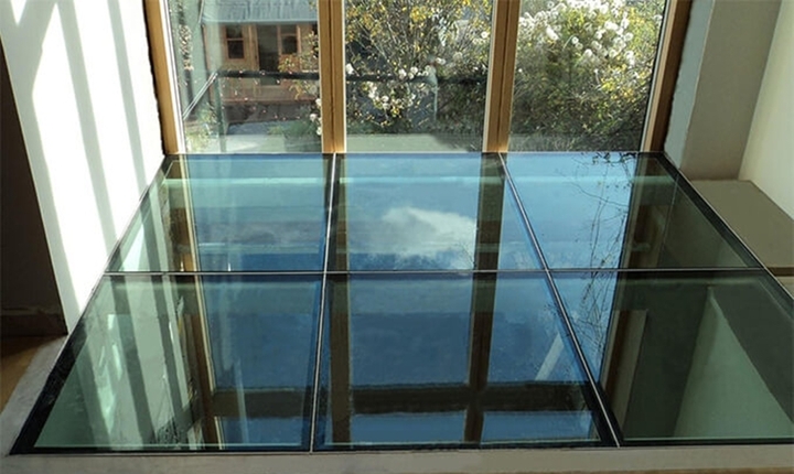 Sàn kính cường lực có khả năng chịu lực gấp 4–5 lần kính thường. (Ảnh: Minh An Window)