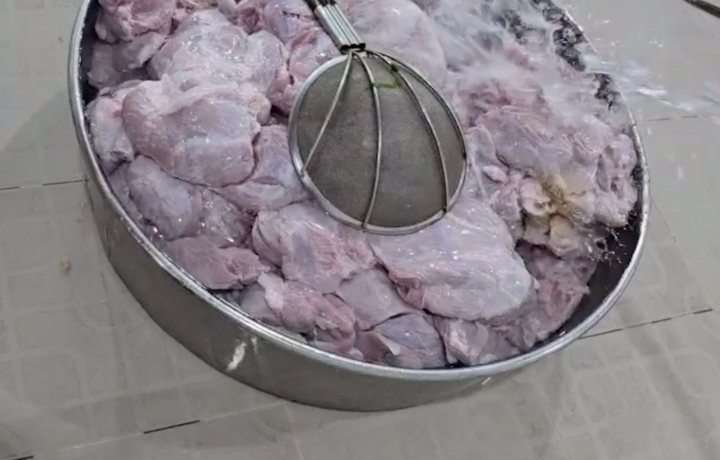 Thịt bẩn được công ty Sago Food "hô biến" thành thịt tươi, sạch.