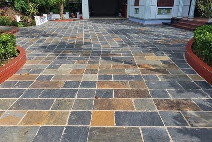 Đá lát sân vườn biệt thự cần có độ cứng cao. (Ảnh: Topmatstore)