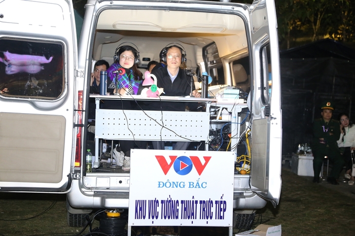 Đài Tiếng nói Việt Nam tường thuật trực tiếp Lễ kỷ niệm 85 năm ngày Bác Hồ về nước trực tiếp lãnh đạo Cách mạng Việt Nam và được Phát thanh truyền hình các tỉnh trong khu vực tiếp sóng