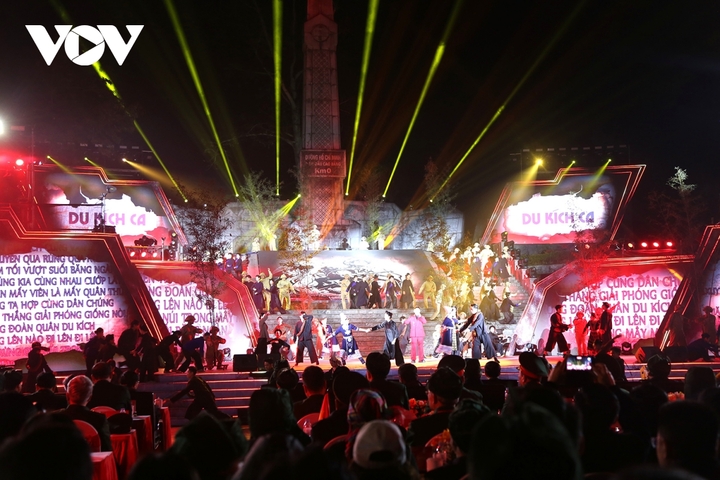 Để bứt phá phải đặt nhân dân ở trung tâm và khơi dậy nội lực xã hội. Khi các giá trị 1941 (tự chủ, đoàn kết, tổ chức, kỷ luật, quyết đoán) được soi chiếu vào nền quản trị hiện đại, niềm tin và đồng thuận xã hội được bồi đắp, thúc đẩy quyết tâm hành động vì mục tiêu phát triển nhanh, bền vững.