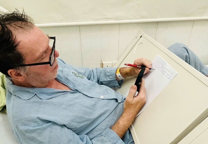 Bức tâm thư của ông Olivier Dalmasso gửi tới các thầy thuốc của Bệnh viện Bạch Mai.