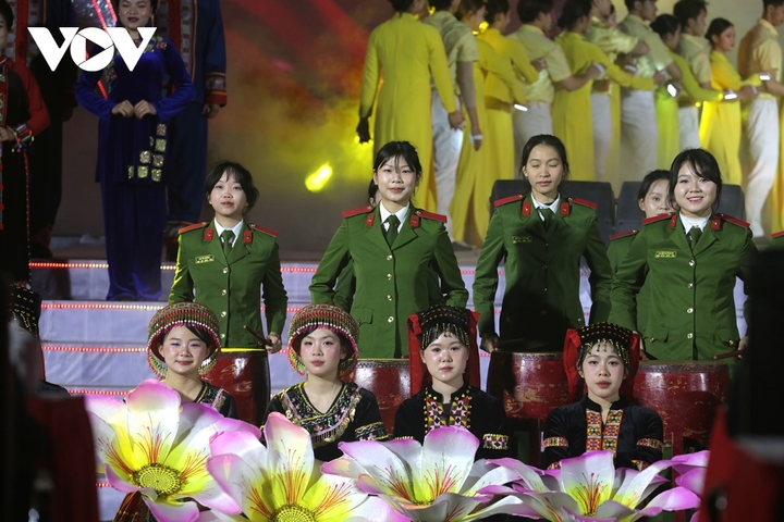 Từ “điểm khởi đầu Pác Bó”, lòng yêu nước được khơi dậy bằng rung động trước trí tuệ, bản lĩnh, tinh thần dấn thân của thế hệ đi trước, để mỗi người Việt Nam hôm nay thêm trân trọng và ý thức gìn giữ