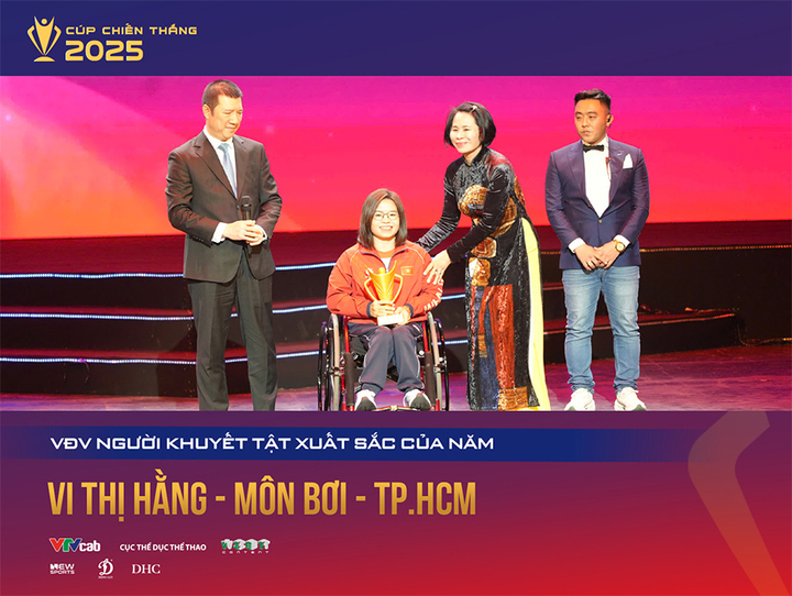 HLV Kim Sang Sik, Nguyễn Đình Bắc được vinh danh tại Cúp Chiến thắng 2025 - 1